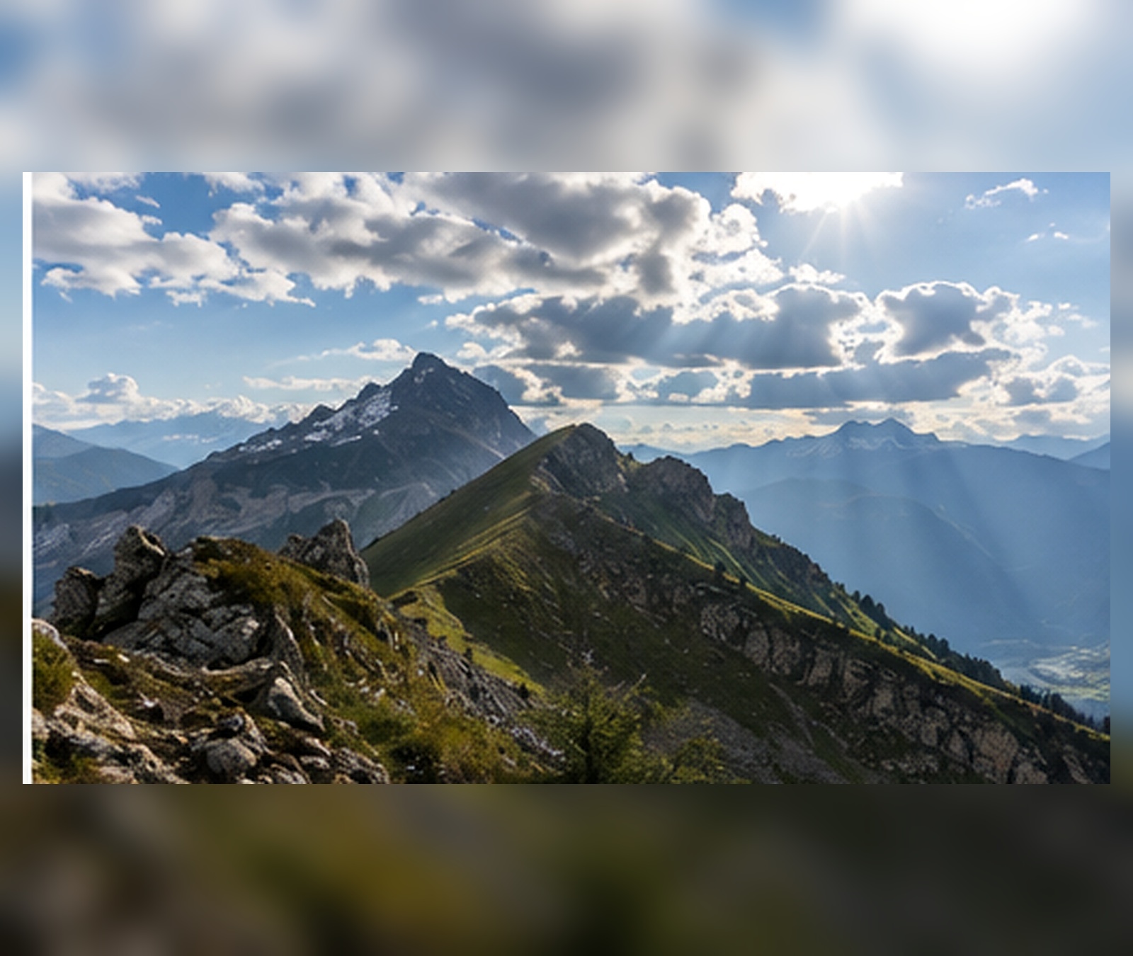 Österreichische Berglandschaft unter wechselnden Wolken als Symbolbild für den Frontdurchgang